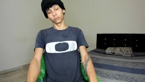 Snapshot of cardrey05 chatting on December 22, 2024, 11:44 am Carlos and Cristian online show from December 22, 2024, 11:44 am