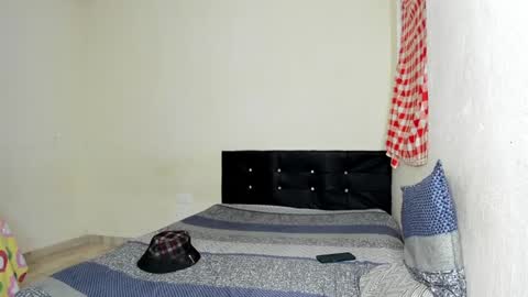 Snapshot of cardrey05 chatting on January 23, 2025, 11:36 pm Carlos and Cristian online show from January 23, 2025, 11:36 pm