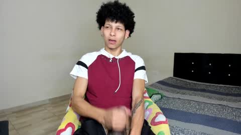 Snapshot of cardrey05 chatting on February 5, 2025, 1:37 am Carlos and Cristian online show from February 5, 2025, 1:37 am