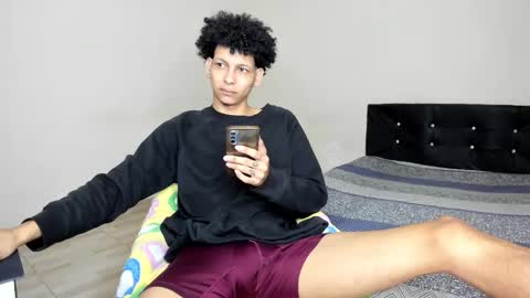 Snapshot of cardrey05 chatting on February 12, 2025, 11:30 pm Carlos and Cristian online show from February 12, 2025, 11:30 pm