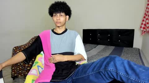 Snapshot of cardrey05 chatting on February 22, 2025, 11:57 pm Carlos and Cristian online show from February 22, 2025, 11:57 pm