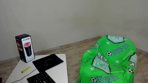 Snapshot of cardrey05 chatting on September 13, 2025, 5:40 am Carlos and Cristian online show from September 13, 2025, 5:40 am