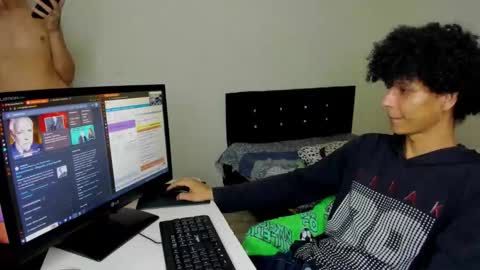 Snapshot of cardrey05 chatting on September 17, 2025, 6:04 am Carlos and Cristian online show from September 17, 2025, 6:04 am