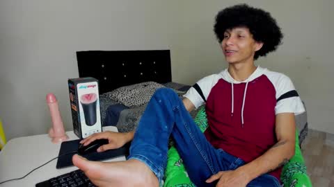 Snapshot of cardrey05 chatting on September 17, 2025, 7:15 pm Carlos and Cristian online show from September 17, 2025, 7:15 pm