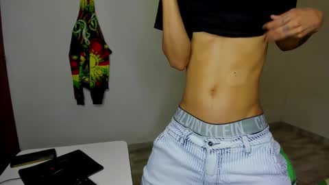 Snapshot of cardrey05 chatting on October 3, 2025, 10:18 pm Carlos and Cristian online show from October 3, 2025, 10:18 pm