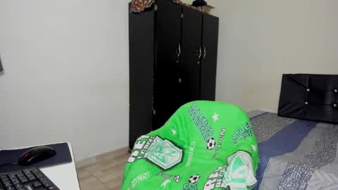 Snapshot of cardrey05 chatting on October 22, 2025, 8:41 pm Carlos and Cristian online show from October 22, 2025, 8:41 pm