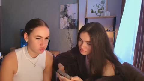 caressyourself online show from November 26, 2025, 7:42 am