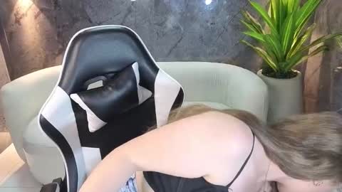 Carla  online show from October 20, 2025, 12:49 pm