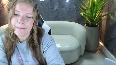 Carla  online show from October 29, 2025, 1:24 pm