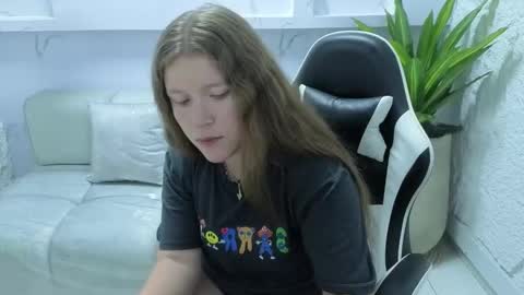 Carla  online show from November 13, 2025, 12:48 pm