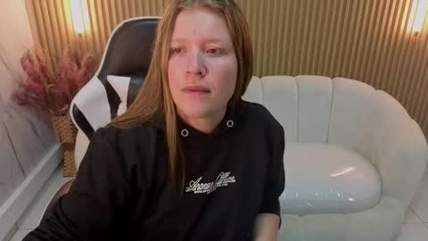 Carla  online show from November 14, 2025, 1:10 pm