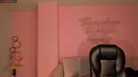 Carla online show from October 21, 2025, 12:06 pm