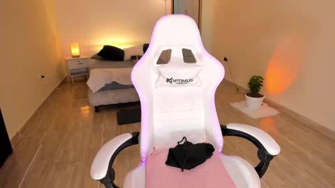 Snapshot of carleewinter chatting on January 12, 2025, 4:31 am Alejandra online show from January 12, 2025, 4:31 am