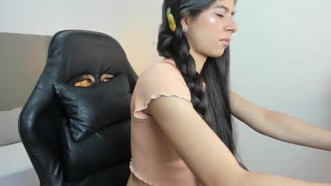 C A R L I N A online show from November 4, 2025, 12:26 pm