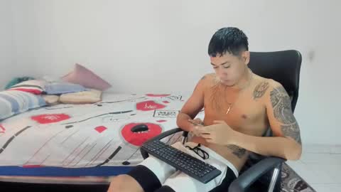 Snapshot of carlitosex09 chatting on October 6, 2025, 1:52 pm master online show from October 6, 2025, 1:52 pm