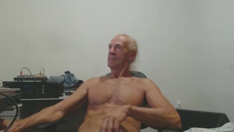 carlos online show from April 18, 2026, 9:15 pm