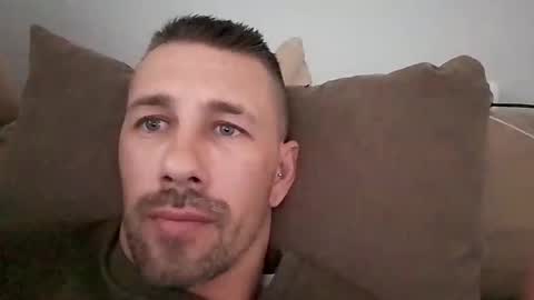 carloscadiz11 online show from November 2, 2025, 2:41 pm