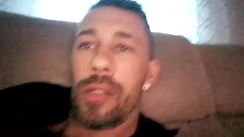 carloscadiz11 online show from November 21, 2025, 9:19 am