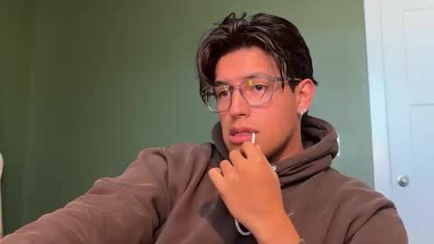 carlosjosecb2 online show from December 1, 2025, 4:23 pm