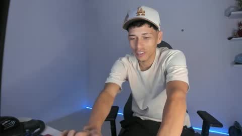 Snapshot of carlossmi01 chatting on April 7, 2026, 1:22 pm carlossmi01 online show from April 7, 2026, 1:22 pm