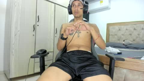 carlossmi01 online show from June 21, 2026, 5:21 am