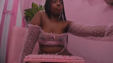Snapshot of carlota_swan chatting on January 28, 2025, 11:07 pm carlota online show from January 28, 2025, 11:07 pm