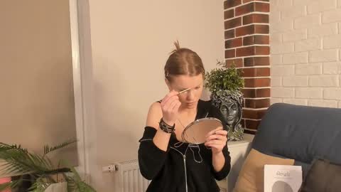 Eva online show from November 27, 2025, 8:00 pm