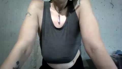 Snapshot of carlysmiles chatting on January 4, 2025, 3:28 pm Carly Smiles online show from January 4, 2025, 3:28 pm