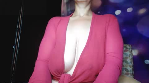 Snapshot of carlysmiles chatting on October 13, 2025, 10:59 am Carly Smiles online show from October 13, 2025, 10:59 am