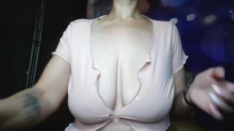 Snapshot of carlysmiles chatting on October 14, 2025, 10:05 am Carly Smiles online show from October 14, 2025, 10:05 am