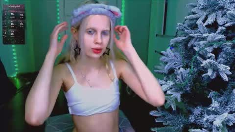 carmen__crybaby online show from December 19, 2025, 9:44 pm