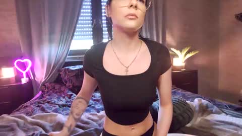 Snapshot of carmen_monroe chatting on October 27, 2025, 7:45 am Luci online show from October 27, 2025, 7:45 am