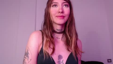 carmennrusso online show from June 1, 2026, 8:54 pm
