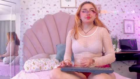 carmesi_ online show from May 1, 2026, 6:45 pm
