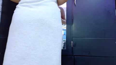 Snapshot of caro_angell chatting on September 21, 2025, 5:03 pm Caro online show from September 21, 2025, 5:03 pm