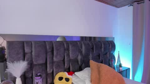 Snapshot of carol_horny chatting on December 22, 2025, 2:08 am Carol online show from December 22, 2025, 2:08 am