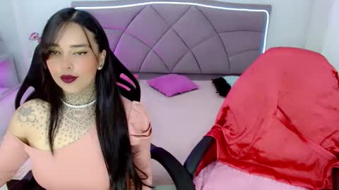 Carolaine01 online show from December 18, 2025, 4:24 pm