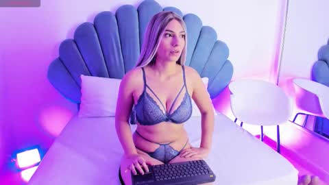 Carolain online show from October 4, 2025, 12:14 pm