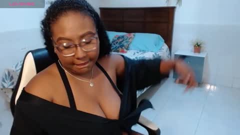 Snapshot of caroldelatorre chatting on September 25, 2025, 6:11 pm Carol de la torre online show from September 25, 2025, 6:11 pm