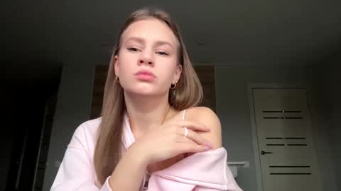 Snapshot of carolecronan chatting on December 20, 2025, 8:10 am Lisa online show from December 20, 2025, 8:10 am