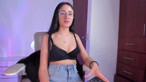 Caroline online show from December 30, 2024, 8:25 pm