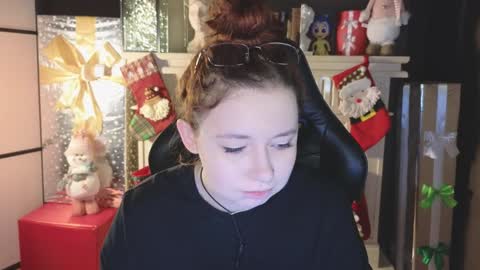 Snapshot of carolina_winter chatting on December 19, 2024, 5:40 am Mira online show from December 19, 2024, 5:40 am