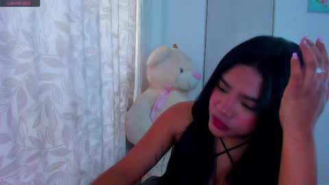 Snapshot of carolinalovehot chatting on April 28, 2026, 1:38 pm Carolina online show from April 28, 2026, 1:38 pm
