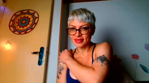 carolinamonroems online show from April 14, 2026, 2:17 am