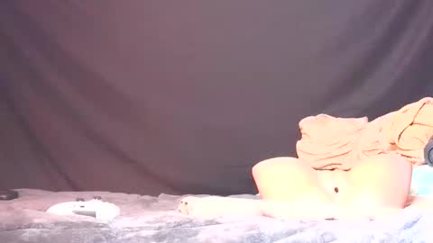 carolinayungin96 online show from April 5, 2026, 2:58 pm