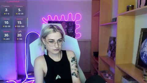 Snapshot of caroline_carterr chatting on October 13, 2025, 3:28 am Caroline online show from October 13, 2025, 3:28 am