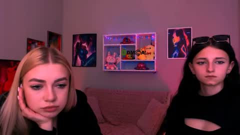 Snapshot of caroline_honeyy chatting on June 17, 2026, 9:23 am Caroline online show from June 17, 2026, 9:23 am