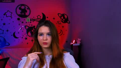 Snapshot of caroline_honeyy chatting on July 5, 2026, 9:49 am Caroline online show from July 5, 2026, 9:49 am