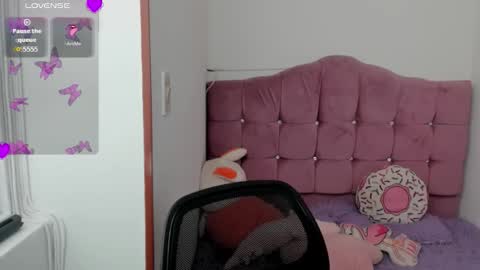 caroline_rodriguez_9 online show from October 25, 2025, 7:19 pm