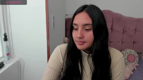 caroline_rodriguez_9 online show from October 27, 2025, 7:07 pm